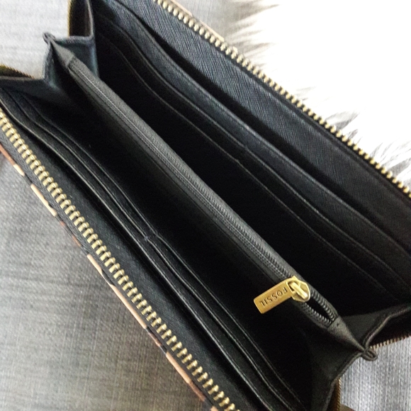 NWT FOSSIL TARA CLUTCH CHEETAH WALLET ORGANIZER - Picture 3 of 9